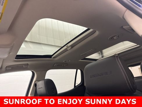 Used 2023 GMC Acadia Denali w/ Denali Ultimate Package image 6