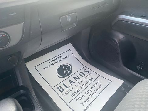 Used 2022 Toyota Tacoma SR5 image 18