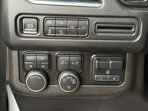 Used 2021 Chevrolet Tahoe Z71 w/ Z71 Signature Package AWD/4WD image 38