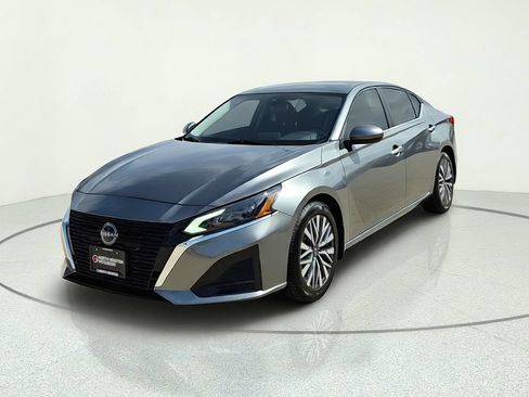Used 2023 Nissan Altima 2.5 SV FWD image 1