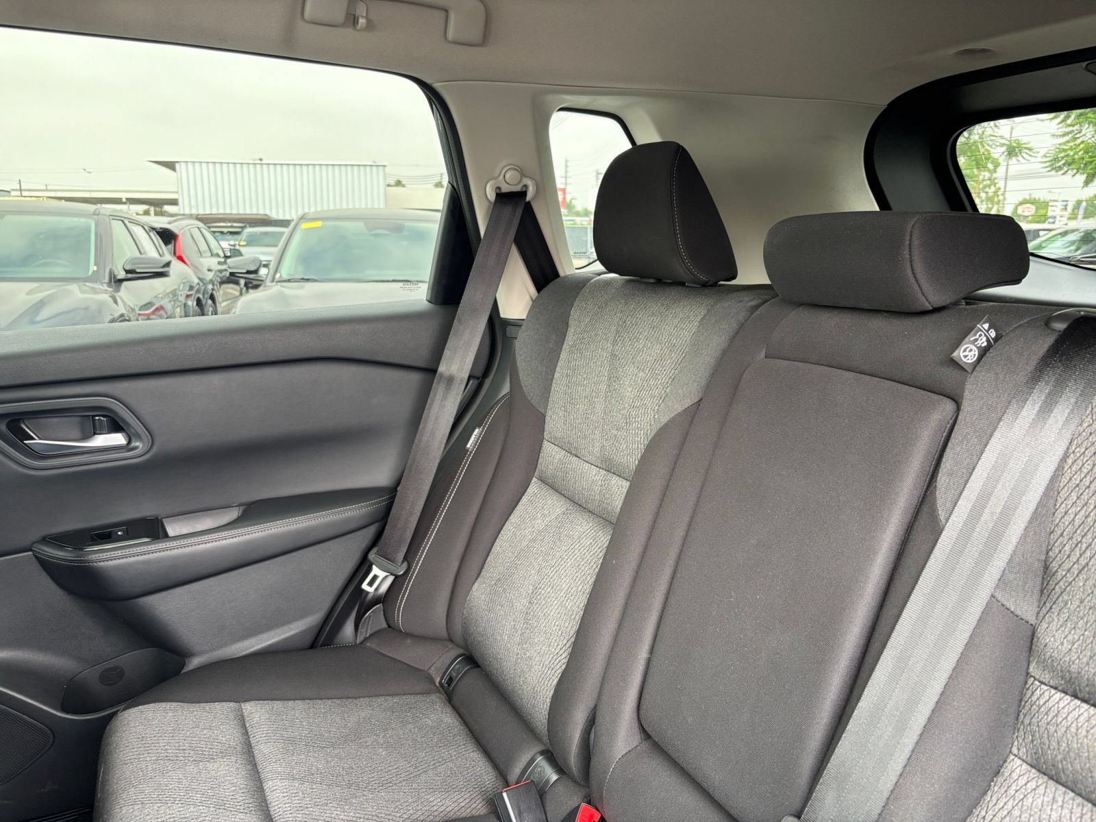 Used 2025 Nissan Rogue SV FWD image 40