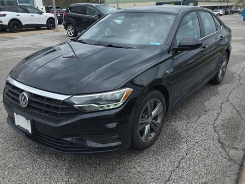 Used 2021 Volkswagen Jetta R-Line w/ R-Line Cold Weather Package image 1