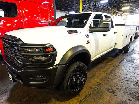 New 2026 RAM 5500 Tradesman AWD/4WD image 4