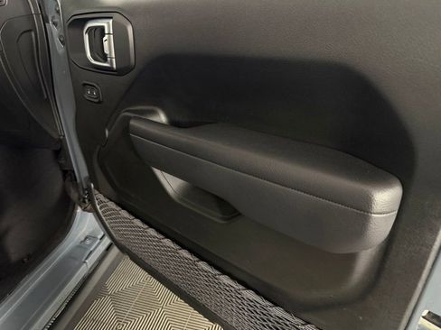Used 2025 Jeep Wrangler Unlimited Rubicon 4xe w/ Safety Group AWD/4WD image 33
