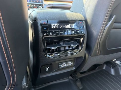 Used 2022 Jeep Grand Cherokee Summit AWD/4WD image 16