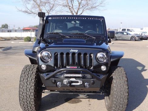 Used 2015 Jeep Wrangler Unlimited Rubicon w/ Connectivity Group image 4