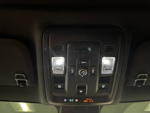 Used 2024 Chevrolet Tahoe Z71 w/ Luxury Package AWD/4WD image 18