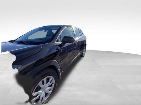 Used 2022 Toyota Corolla Cross L image 2