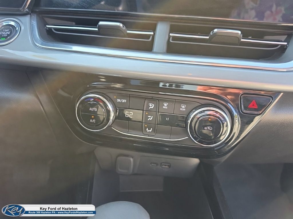 Used 2025 Chevrolet Trax LT FWD image 22
