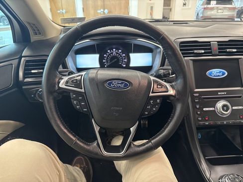 Used 2018 Ford Fusion Titanium image 3