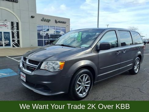 Used 2016 Dodge Grand Caravan SE image 2