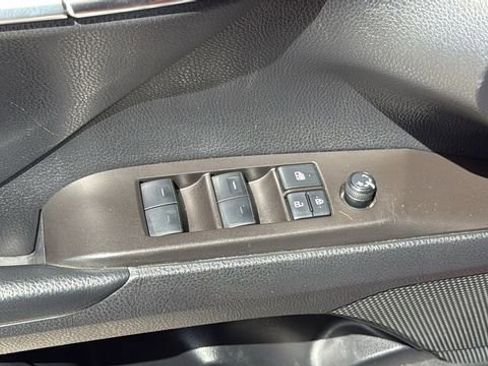 Used 2023 Toyota Camry SE image 17