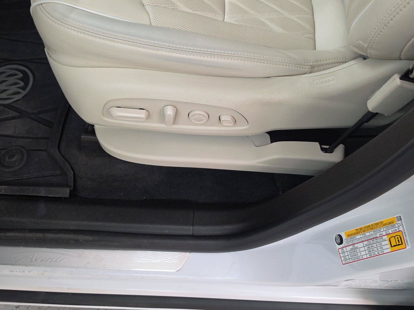 Used 2023 Buick Enclave Avenir w/ LPO, Floor Liner Package AWD/4WD image 19