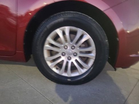 Used 2017 Toyota Sienna XLE image 9