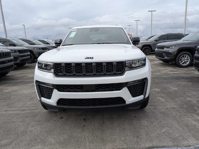 New 2027 Jeep Grand Cherokee Limited w/ Limited Altitude Package RWD image 9