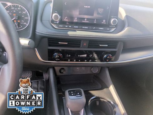Used 2024 Nissan Rogue SV image 22