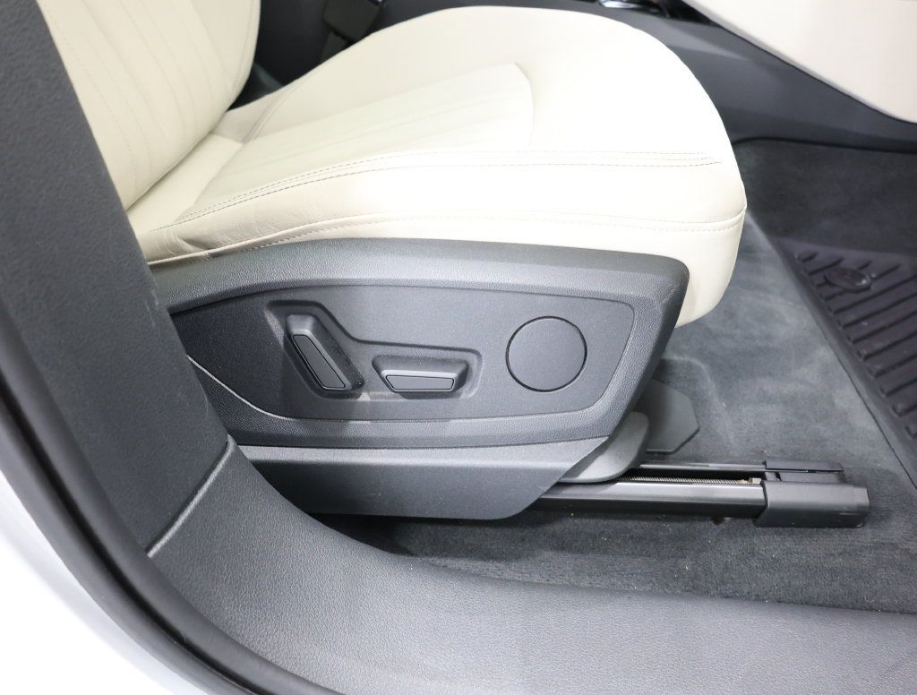 Used 2022 Audi e-tron Premium w/ Convenience Plus Package AWD/4WD image 22