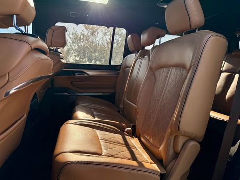 Used 2022 Jeep Grand Wagoneer Series III w/ Flexible Seating Group image 12