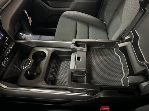 New 2026 RAM 1500 4x4 Crew Cab image 31