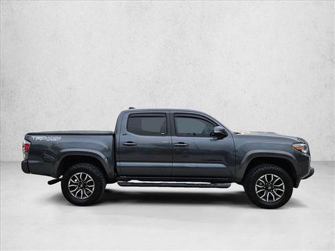 Used 2022 Toyota Tacoma TRD Sport w/ Technology Package AWD/4WD image 4
