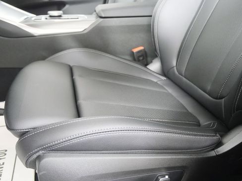 Used 2026 BMW 330i Sedan w/ M Sport Package RWD image 9