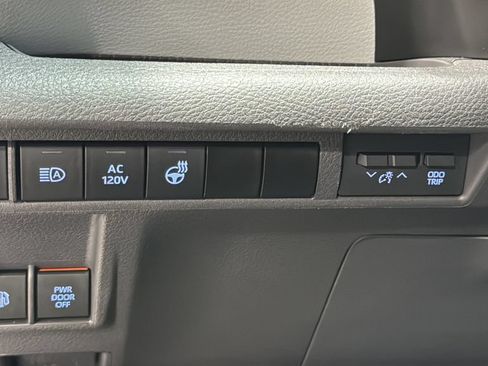 Used 2023 Toyota Sienna XSE AWD/4WD image 32