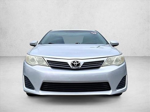 Used 2014 Toyota Camry L image 3