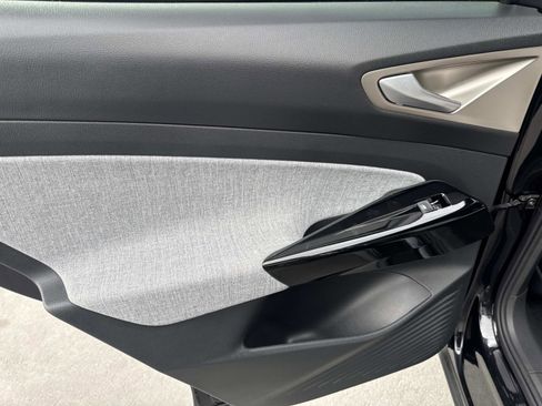 Certified 2023 Volkswagen ID.4 Pro RWD image 9