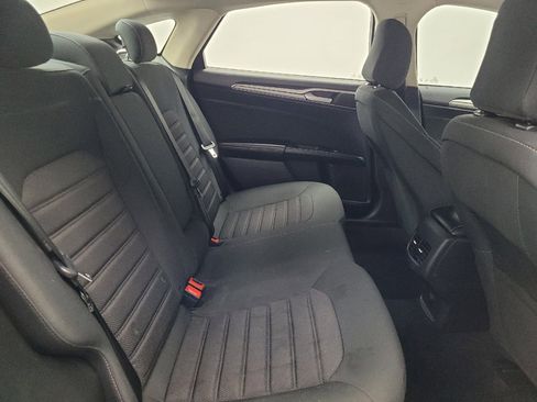 Used 2020 Ford Fusion SE FWD image 19