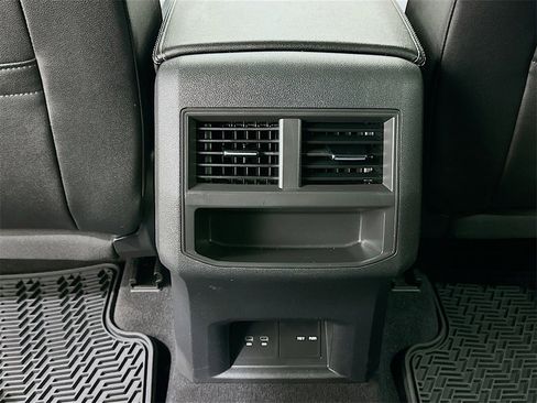 Used 2023 Volkswagen Atlas Cross Sport SEL R-Line image 27