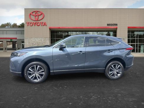 Used 2022 Toyota Venza LE AWD/4WD image 3