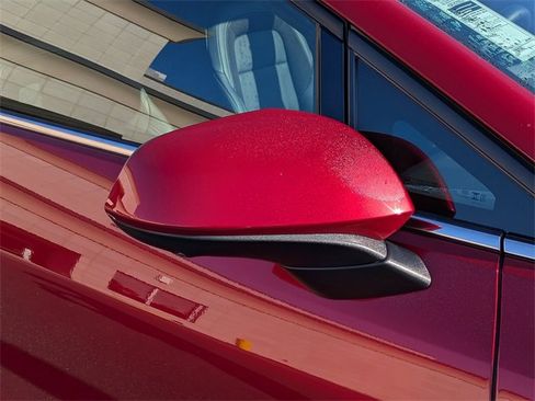 Used 2025 Chevrolet Equinox EV LT w/ Convenience Package image 11