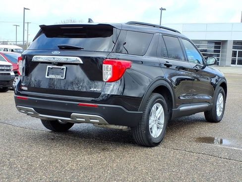 Used 2024 Ford Explorer XLT w/ Equipment Group 202A image 5