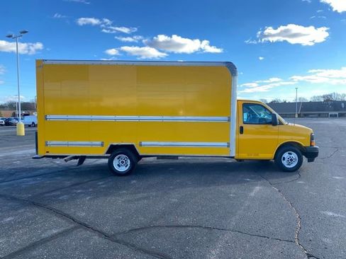 Used 2017 GMC Savana 3500 Work Van image 4