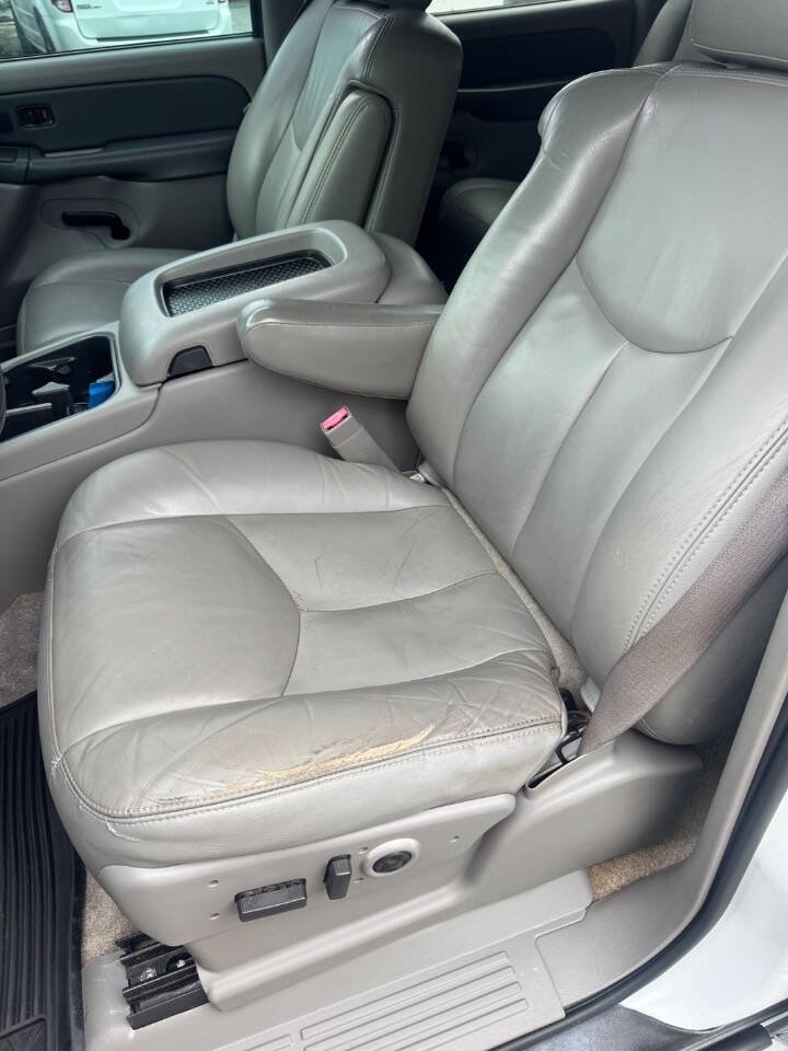 Used 2003 Chevrolet Suburban Z71 AWD/4WD image 11