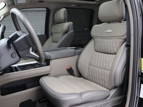 Used 2025 Ford F250 Platinum w/ Platinum Plus Package image 25