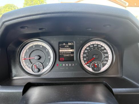 Used 2018 RAM 1500 Express RWD image 12