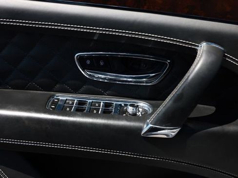 Used 2018 Bentley Bentayga AWD/4WD image 57