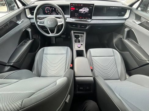 Certified 2026 Volkswagen Tiguan SE FWD image 10
