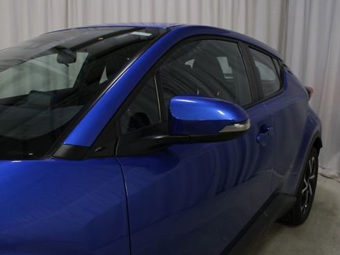 Used 2021 Toyota C-HR XLE FWD image 35