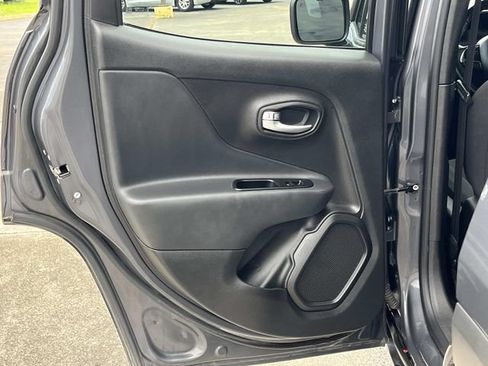 Certified 2022 Jeep Renegade Latitude w/ Convenience Group AWD/4WD image 22