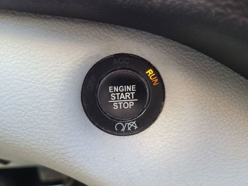 Used 2020 Jeep Cherokee Limited image 27