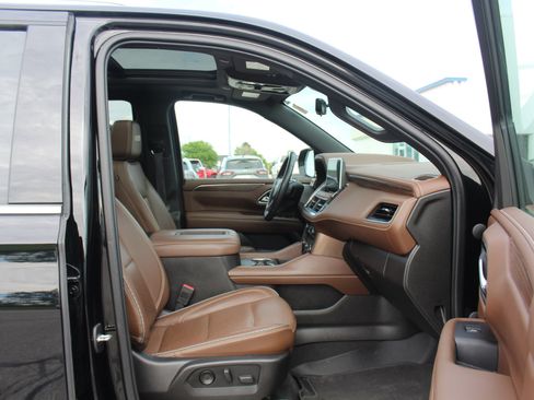 Used 2021 Chevrolet Tahoe High Country w/ Premium Package AWD/4WD image 22