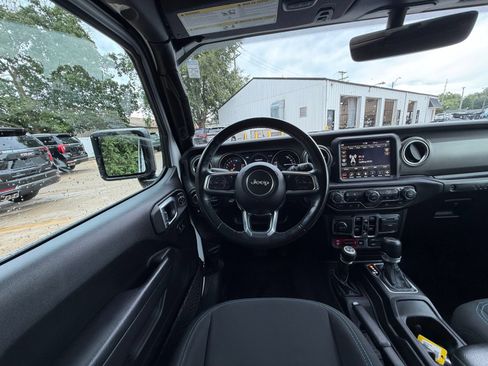 Used 2022 Jeep Wrangler Unlimited Rubicon 4xe w/ Cold Weather Group AWD/4WD image 2