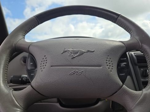 Used 2003 Ford Mustang Convertible RWD image 20