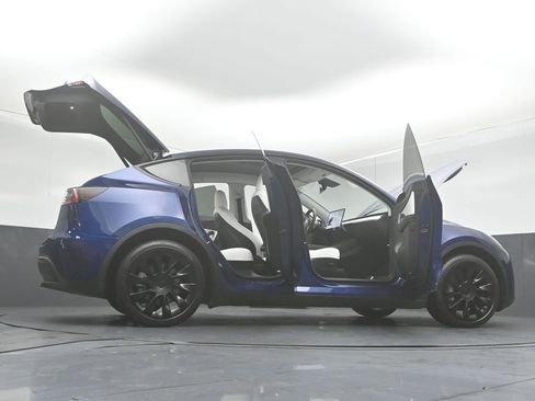 Used 2022 Tesla Model Y Long Range image 44
