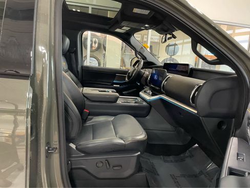 Used 2025 Ford Expedition Tremor AWD/4WD image 50