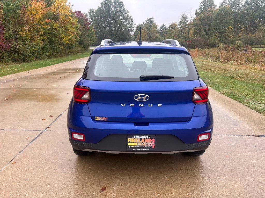 Used 2024 Hyundai Venue SEL FWD image 8