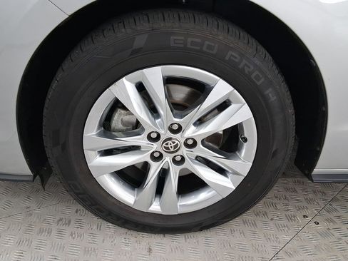 Used 2021 Toyota Sienna Limited image 11