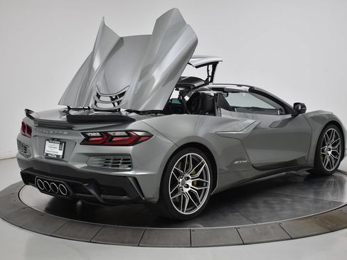 Used 2024 Chevrolet Corvette Z06 RWD image 36